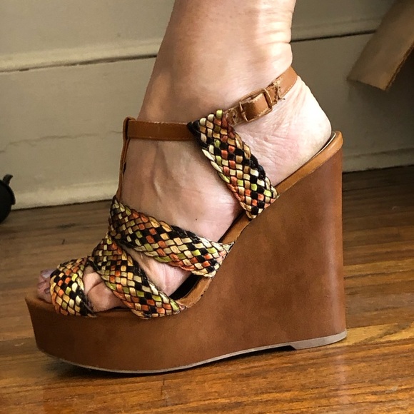 5 1/2” platform sandals size 9 - Picture 9 of 9